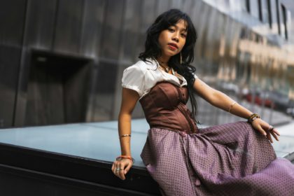 Asian girl wearing vintage asian traditional long dress, sitting fashion concept